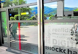 La oficina Acelera Pyme está en la planta de entrada del edificio Izarra Centre.