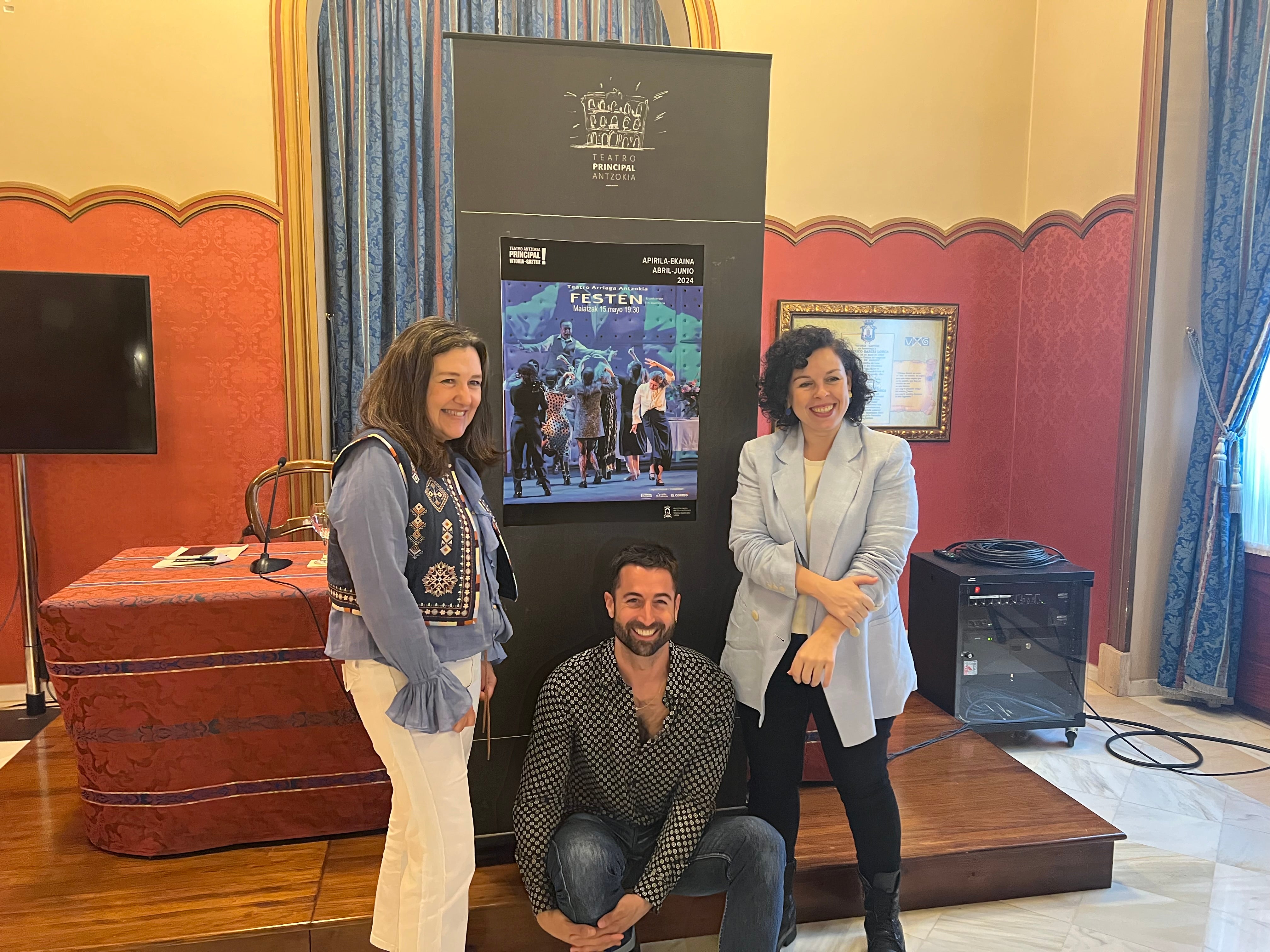 De derecha a izquierda, María Goiricelaya, Egoitz Sánchez y Marta Monfort.