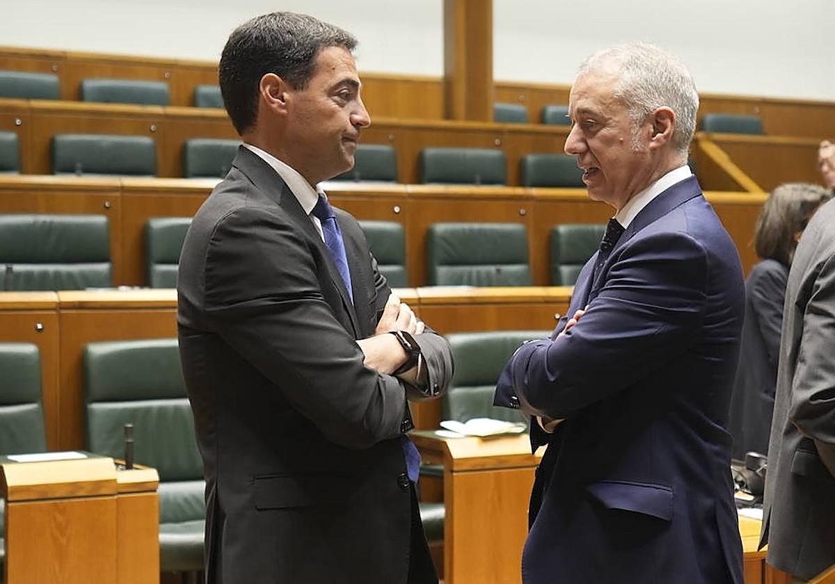 Pradales y Urkullu, este martes en el Parlamento.
