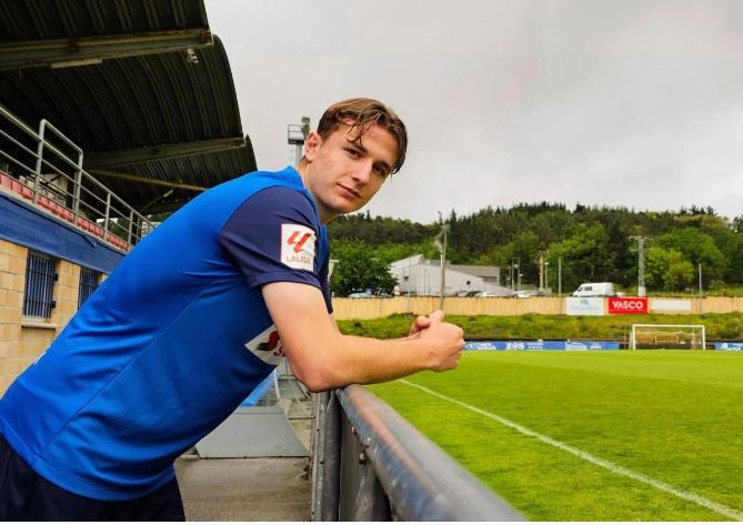 Félix Garreta, con la camiseta del Amorebieta.