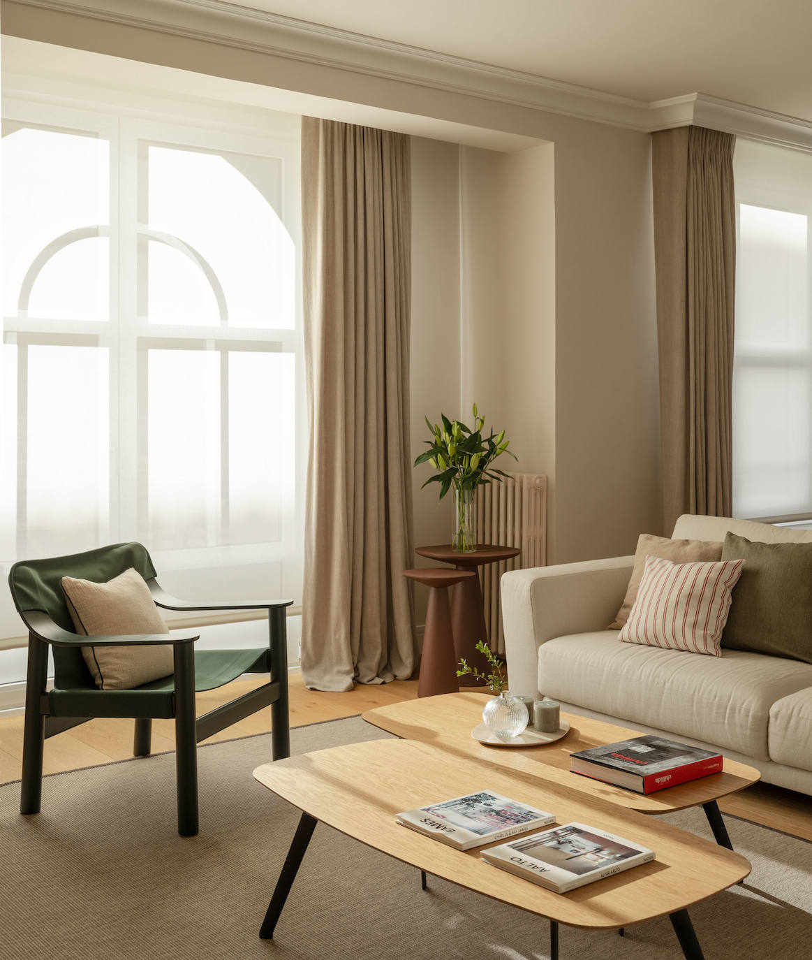 El piso de una pareja joven y sus dos hijos en Bilbao que juega con los colores y la luz del sol