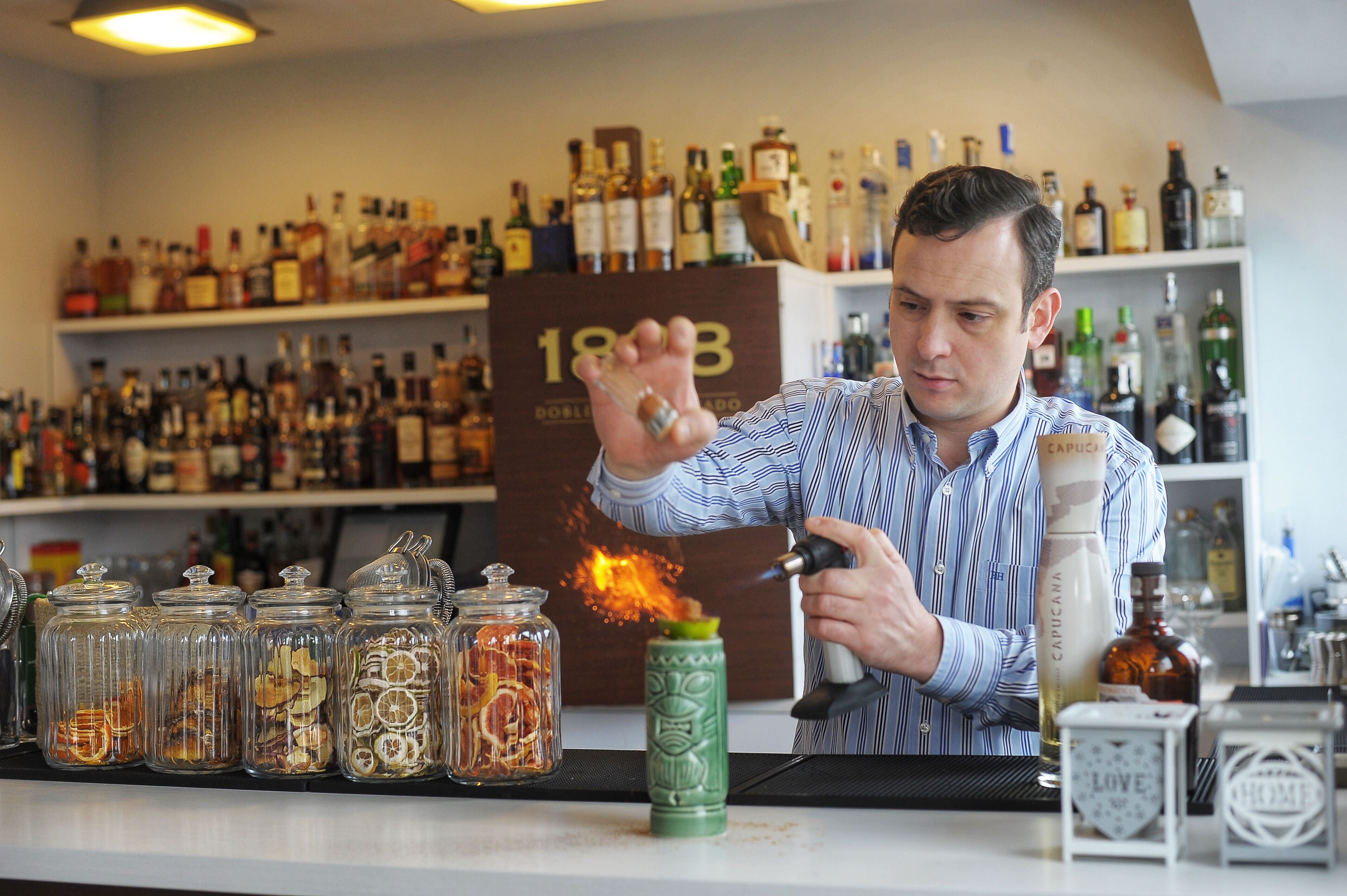 Fran Ceacero, en su etapa de barman