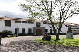 El convento de Derio, en una imagen tomada ayer mismo.