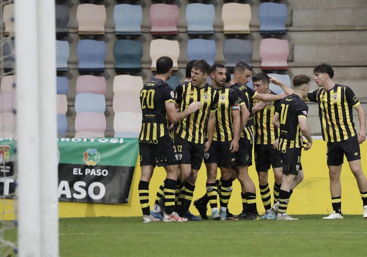 El Barakaldo celebra el gol