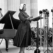 Marian Anderson, en 1939 durante su actuación al aire libre en el Lincoln Memorial tras ser rechazada en el DAR Constitution Hall de Washington.