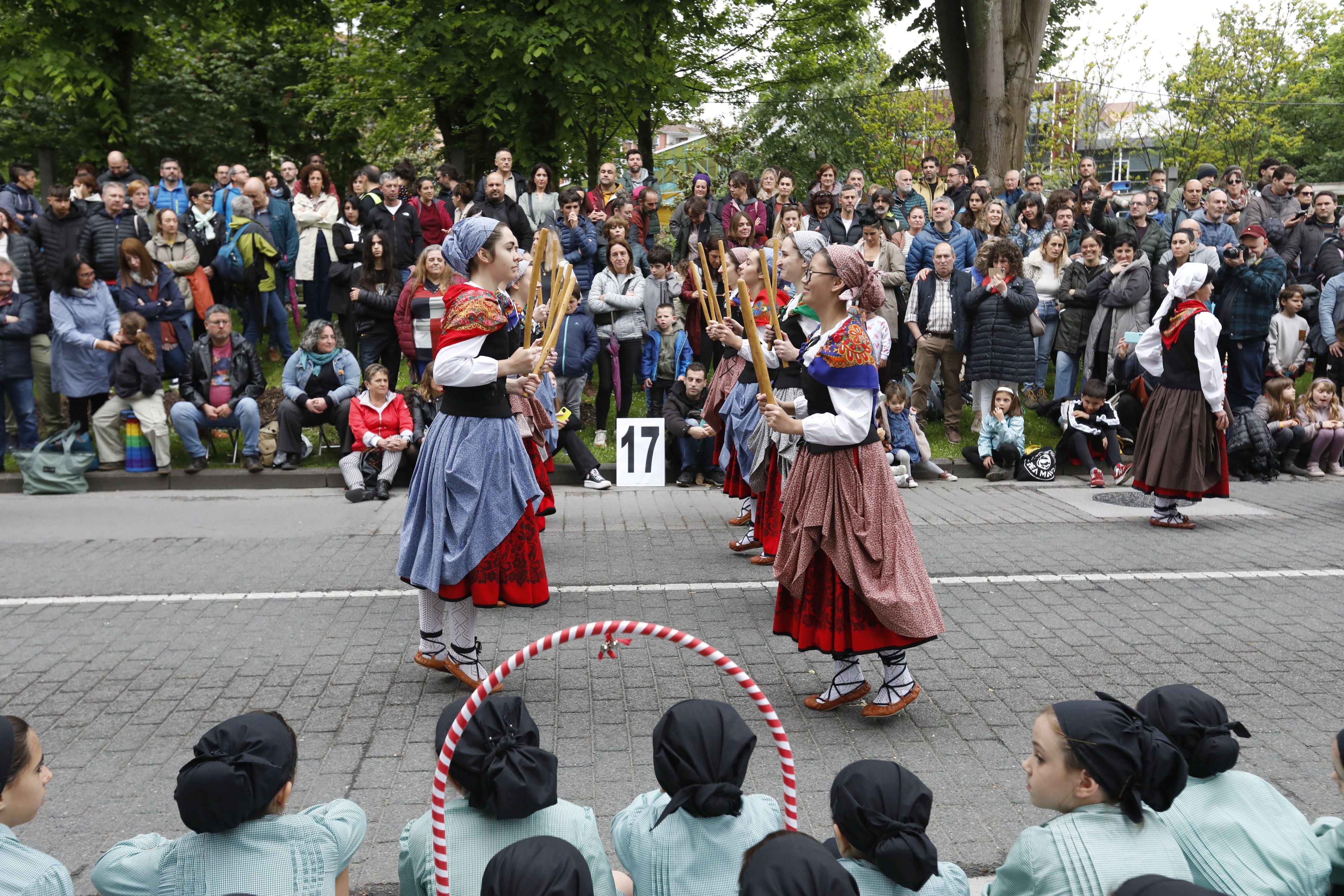 La gran fiesta de los bailes tradicionales en Amorebieta