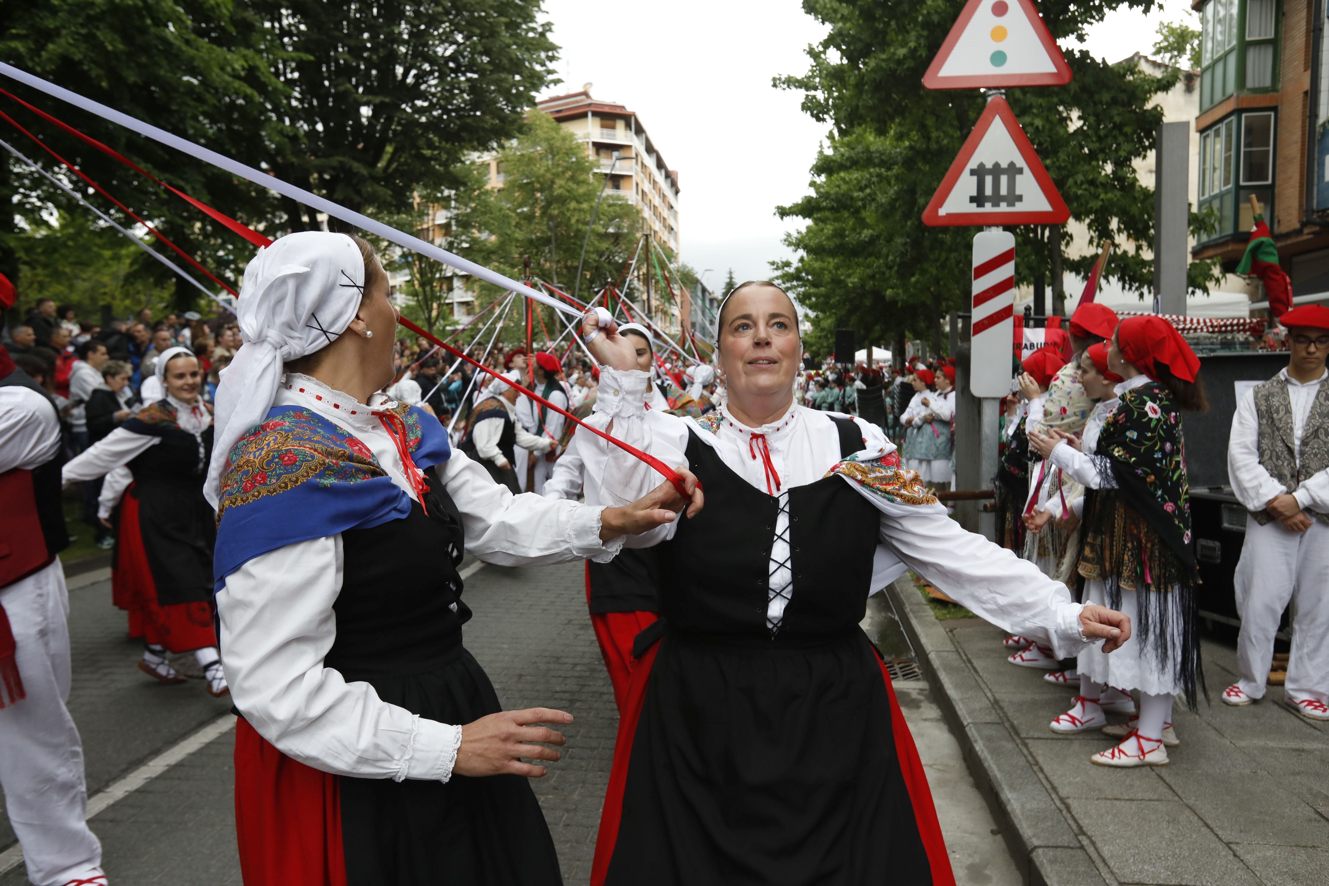 La gran fiesta de los bailes tradicionales en Amorebieta
