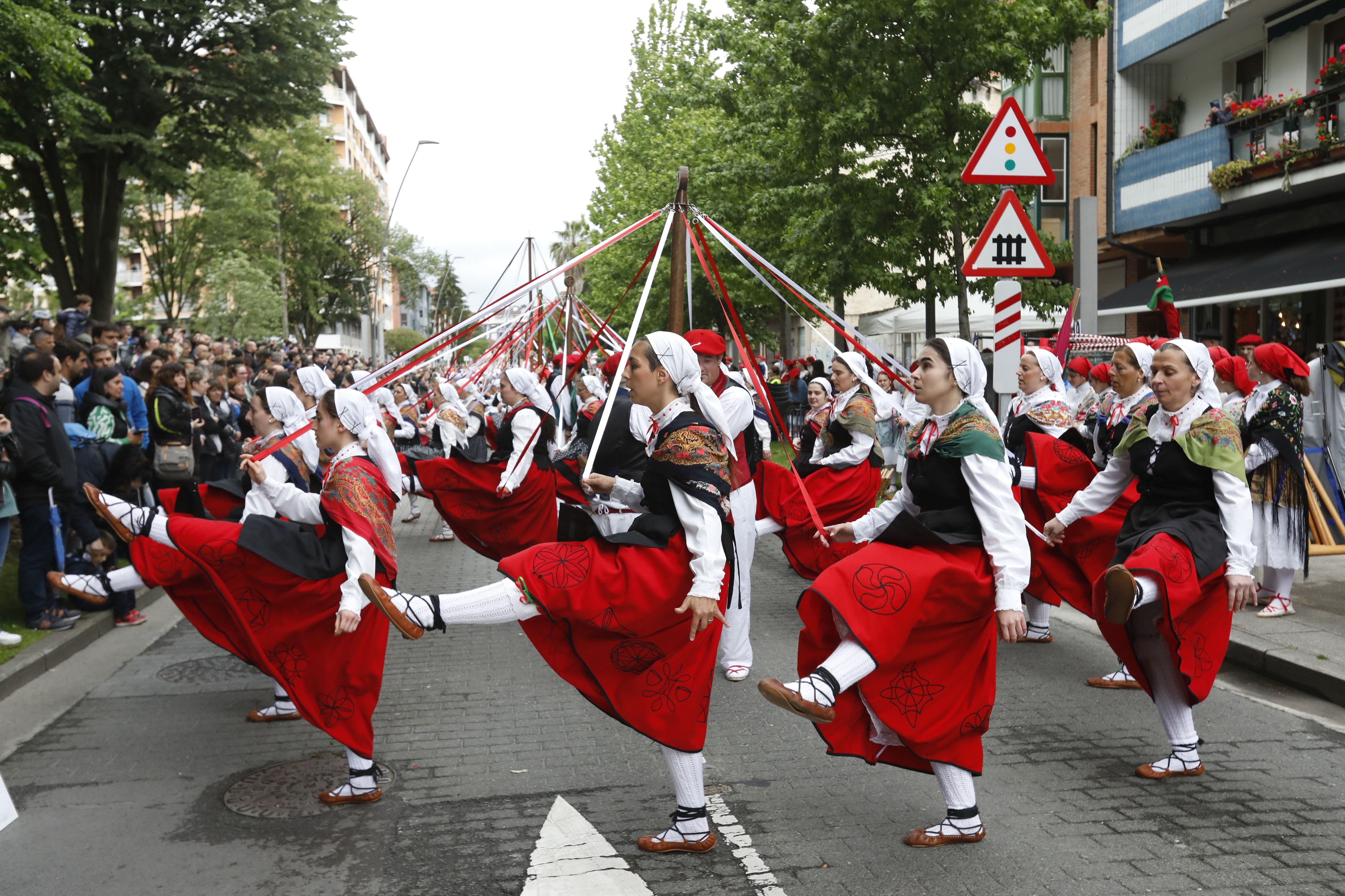 La gran fiesta de los bailes tradicionales en Amorebieta