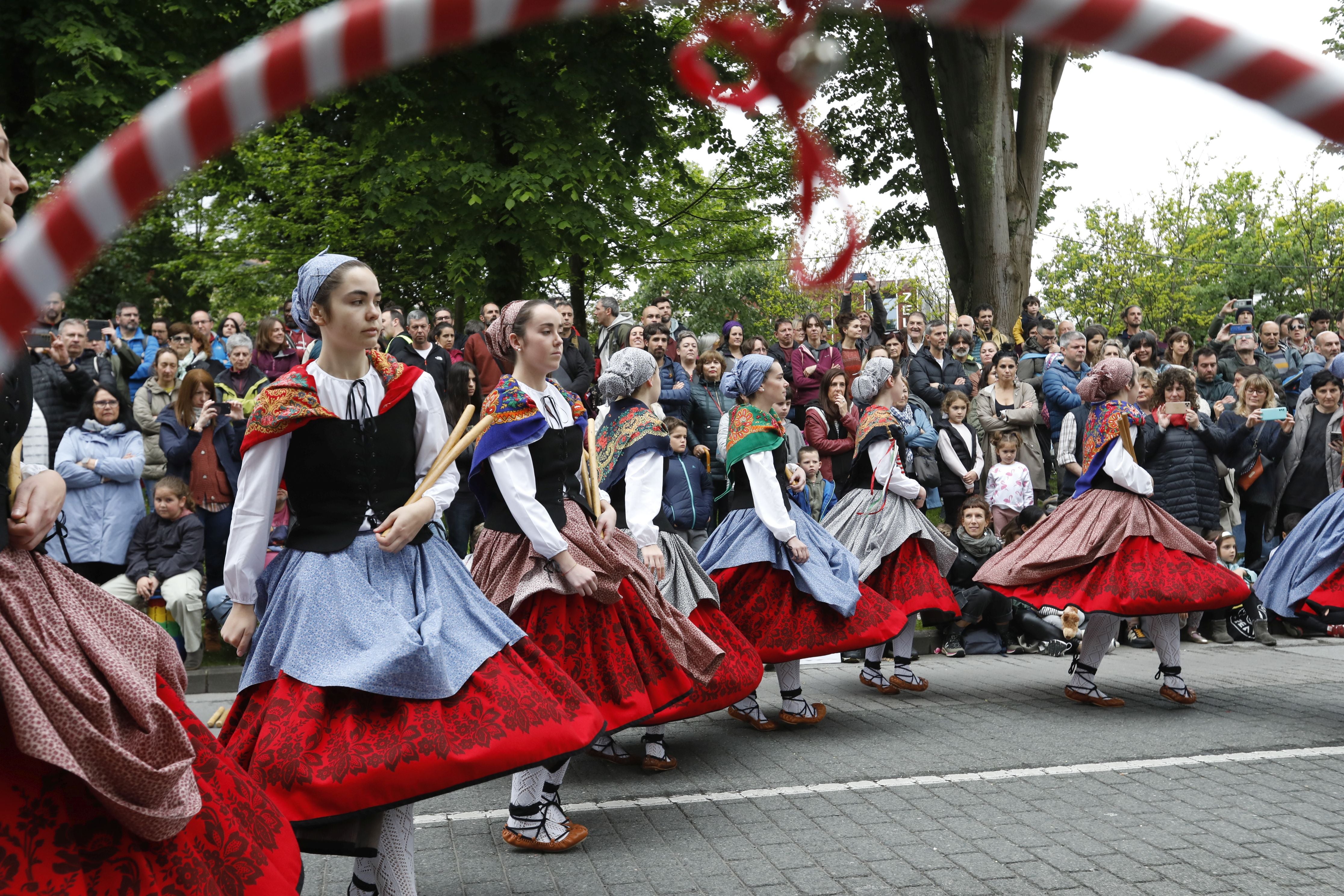 La gran fiesta de los bailes tradicionales en Amorebieta