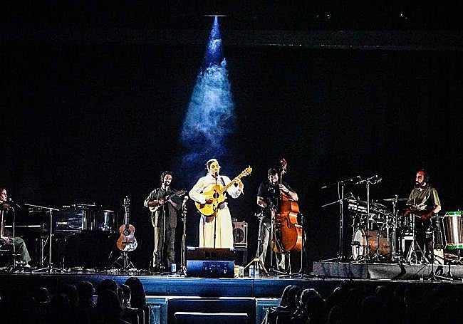 Valeria vino en quinteto.