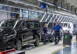 Mercedes suspenderá la producción siete días más en junio y julio