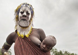 Los mursi, un símbolo del África que languidece