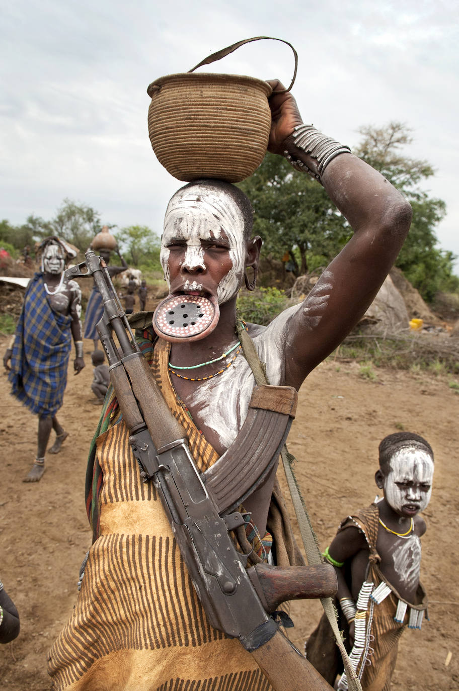 Los mursi, un símbolo del África que languidece