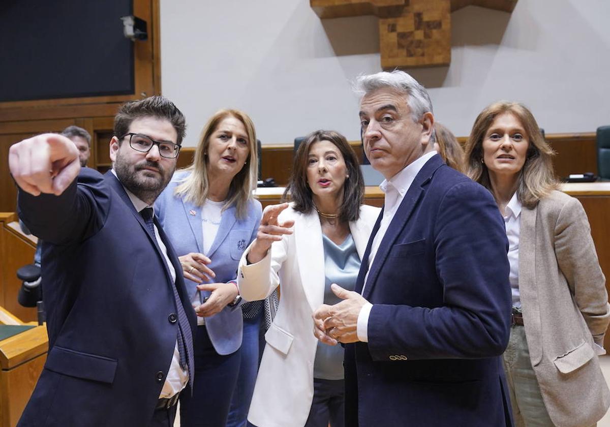 Los parlamentarios del PP, en el hemiciclo el día en que entregaron su acreditación.