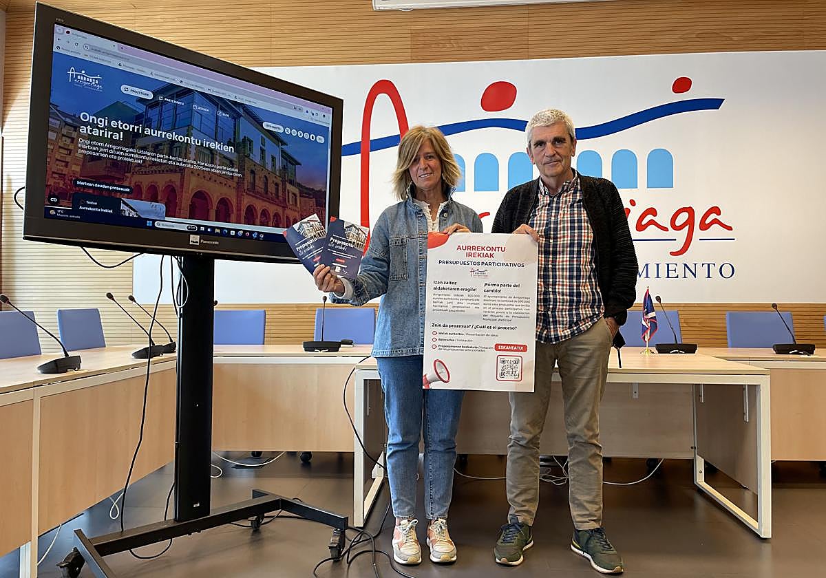 La alcaldesa de Arrigorriaga, Maite Ibarra (EH Bildu) y Peio Garmendia, concejal de Hacienda y Cuentas (EH Bildu).