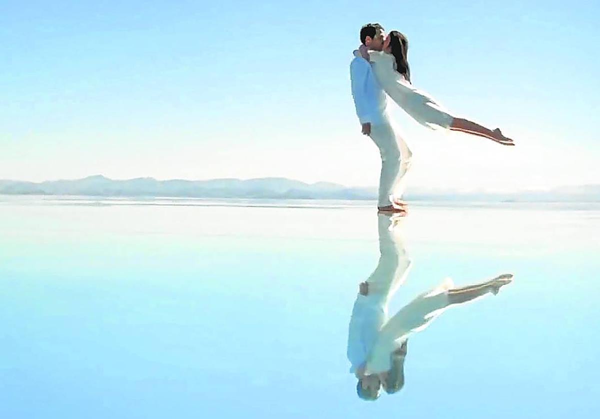 Imagen de un anuncio de Air France con el título 'L'envol', inspirado en una coreografía de Angelin Preljocaj.