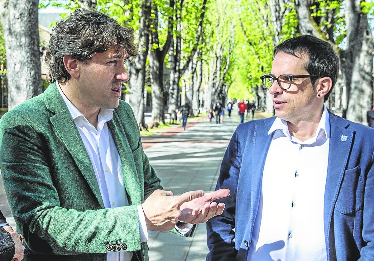 Eneko Andueza y Pello Otxandiano, durante un encuentro organizado en la campaña del 21-A por este periódico con todos los candidatos.