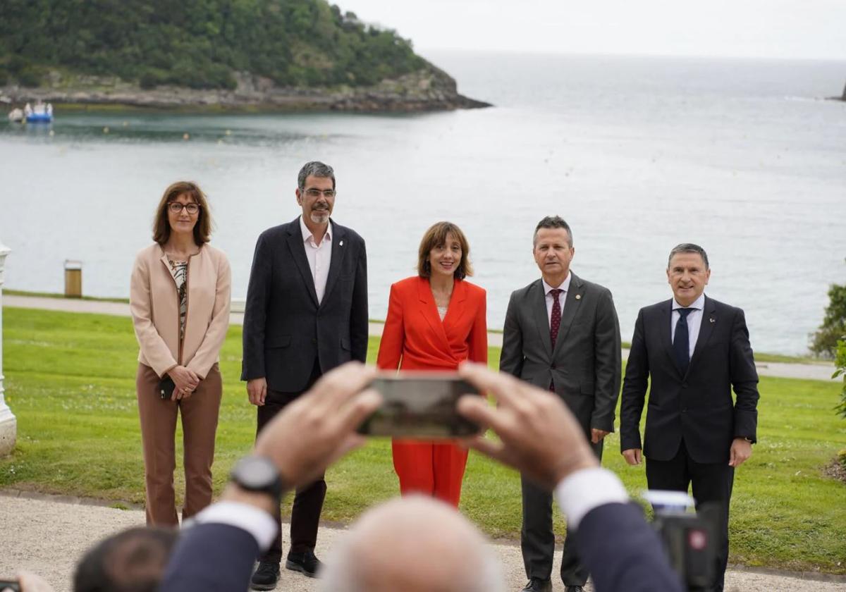 De izquierda a derecha, Itziar Alkorta, Eneko Goia, Eva Ferreira, Jokin Bildarratz y Agustín Erkizia.