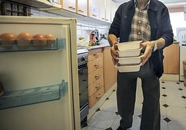 El servicio de ayuda a domicilio incluye el reparto de comida para personas mayores y con dependencia.