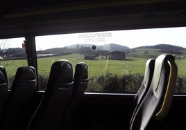 Imagen de archivo del interior de un autobús a su paso por Artea.