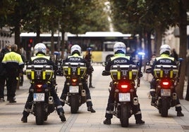 Arrestan a la camarera de un bar de Vitoria por cambiar «pastillas azules» por botellas de alcohol