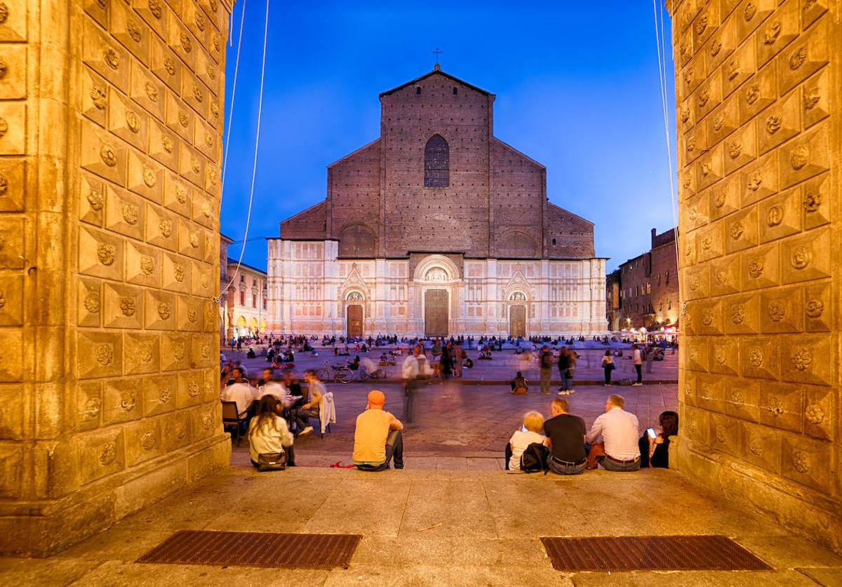 La basílica de San Petronio domina la Piazza Maggiore.