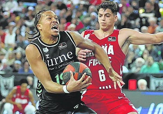 Melwin Pantzar penetra ante la defensa del Girona.