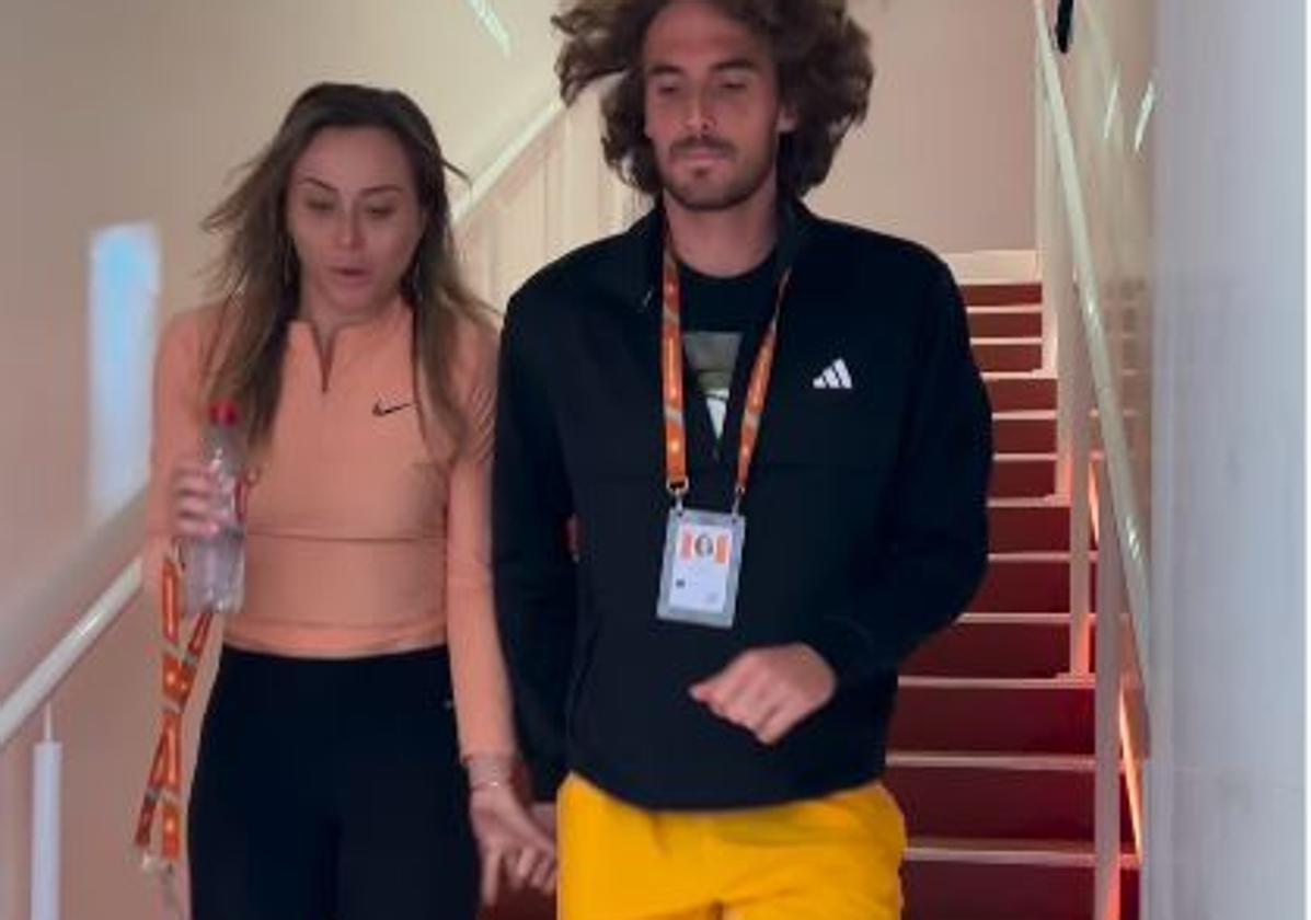 Badosa y Tsitsipas, cogidos de la mano en las instalaciones del torneo galo.