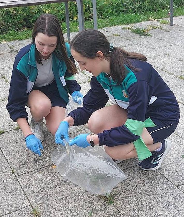 Imagen secundaria 2 - Escolares recogen 15.000 colillas en una hora en Santurtzi