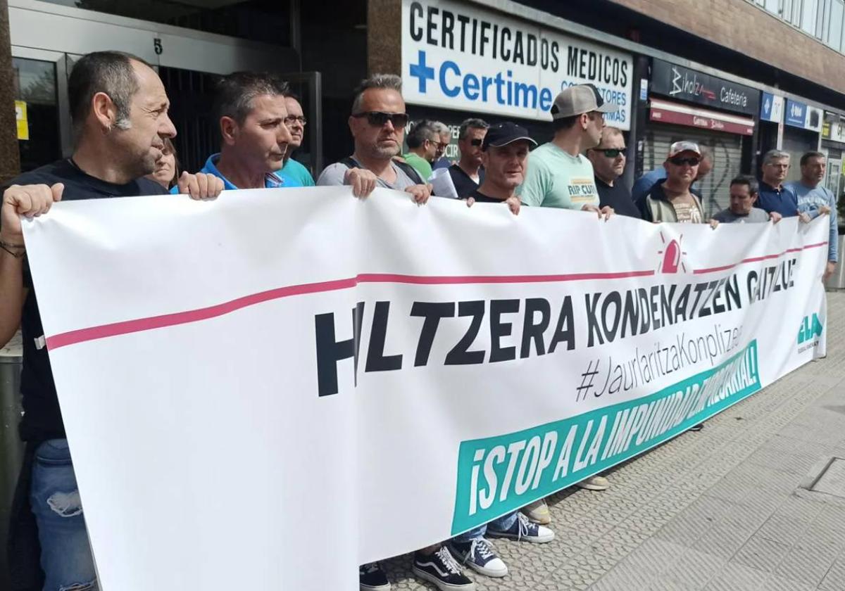 Delegados del sector de la construcción de ELA en una protesta reciente.