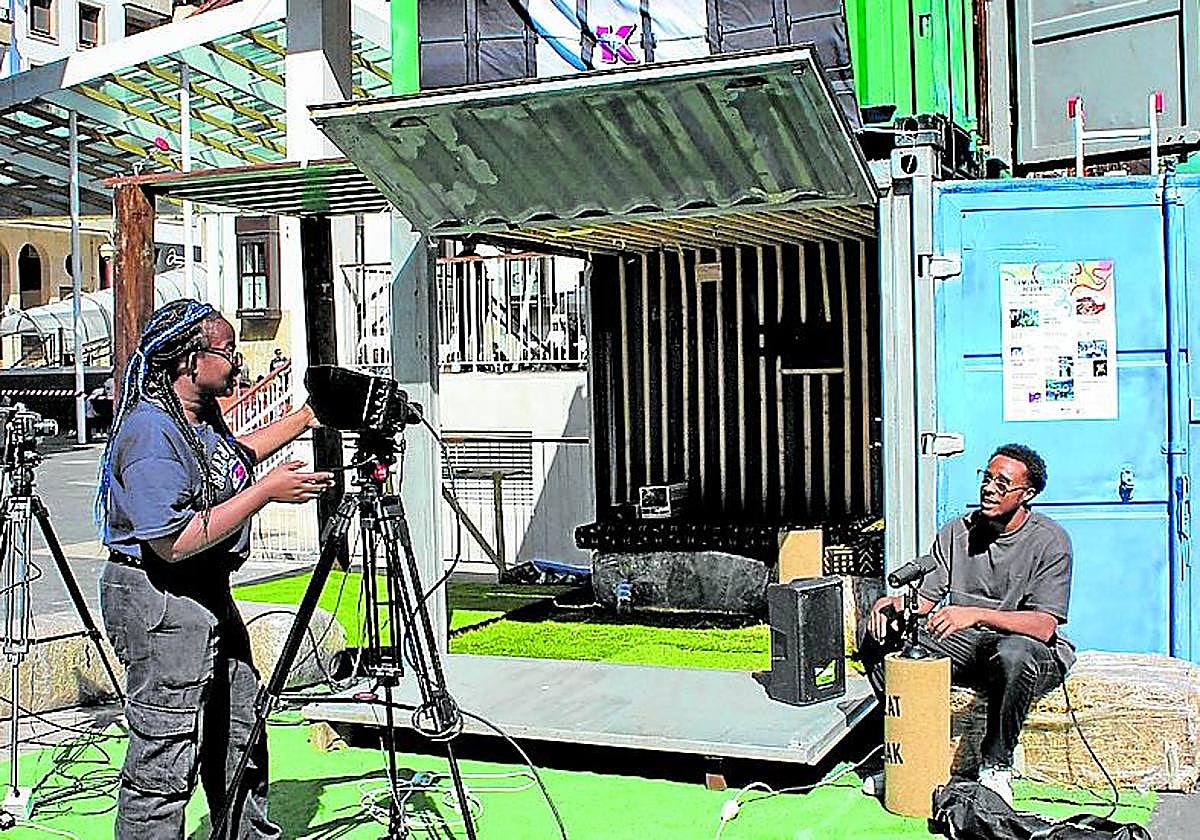 La plaza se llenará de actividades del mundo durante la jornada de mañana.