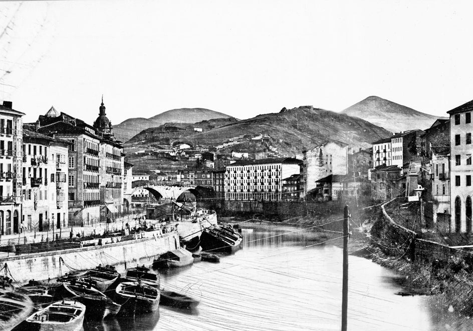 La ría a su paso por el muelle de Marzana durande la década de 1870.