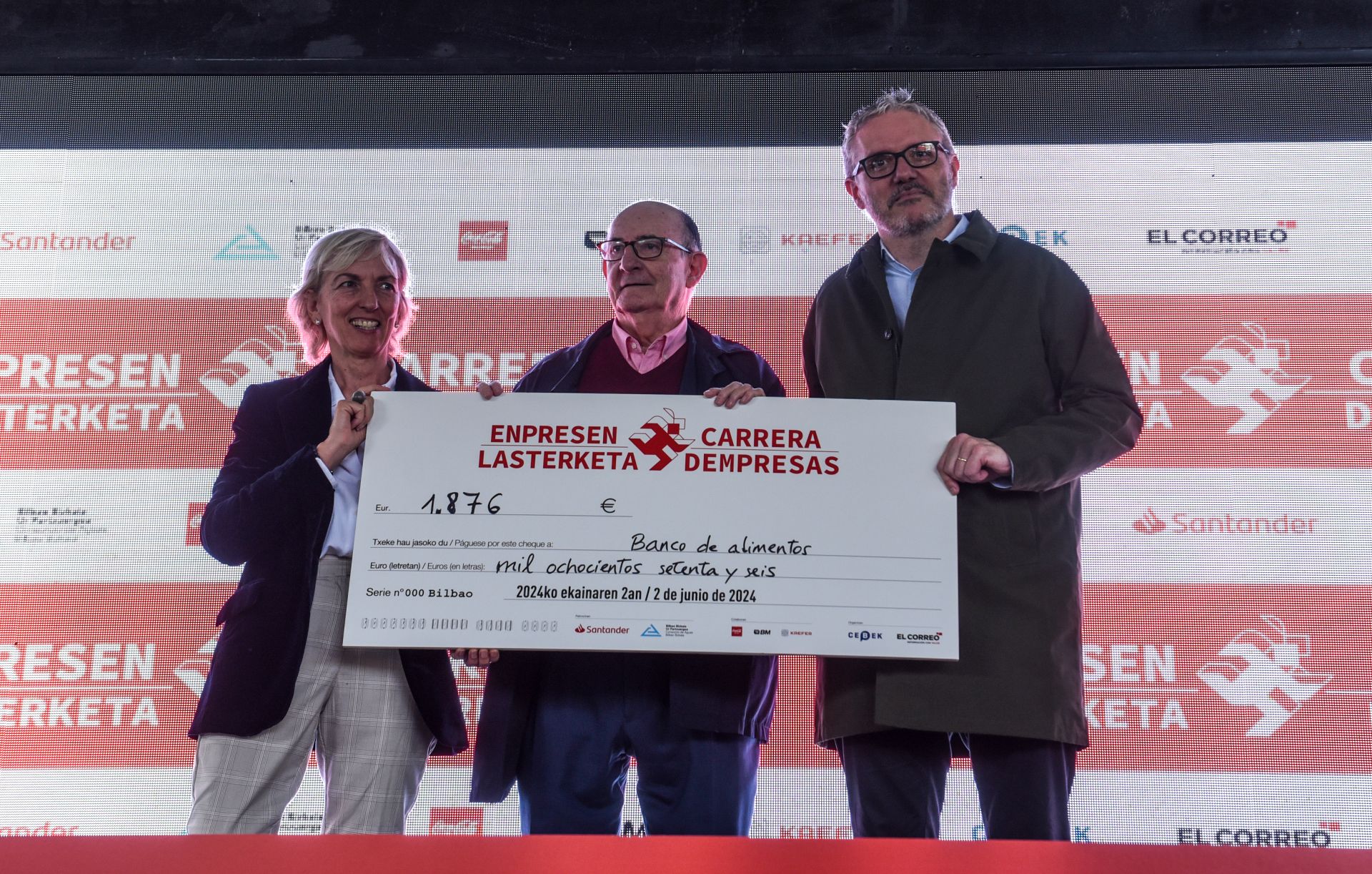 Búscate en las fotografías de la Carrera de Empresas