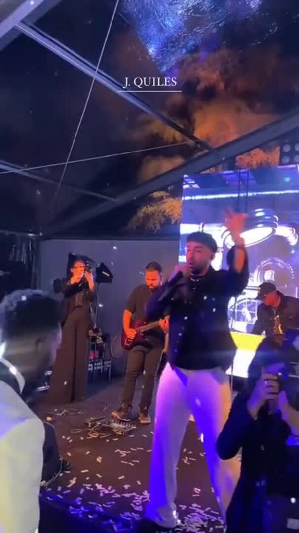 Justin Quiles canta en la fiesta de Iñaki Williams y Patricia Morales