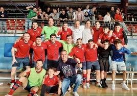 El Aurrera de Vitoria de fútbol sala celebra el ascenso.