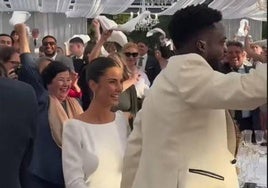 Iñaki Williams y Patricia Morales entraron al salón del banquete a ritmo de 'Jerusalema'.