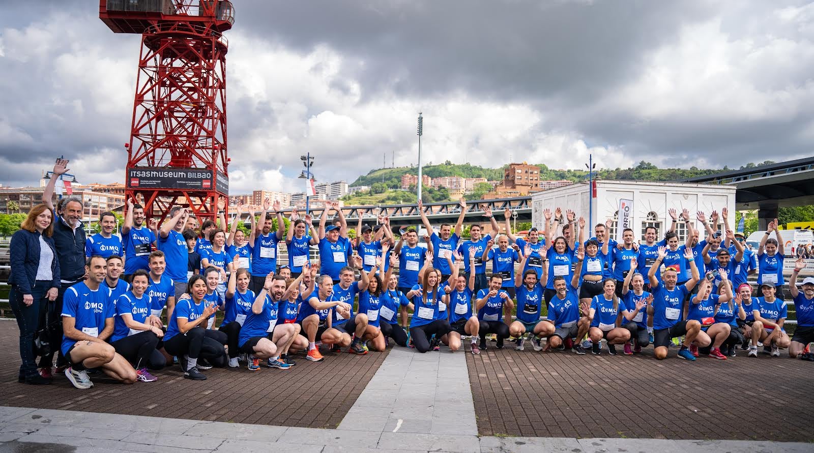 Búscate en las fotografías de la Carrera de Empresas