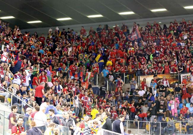 Casi 2.000 seguidores arroparon al Baskonia en la Copa del 2018 en Gran Canaria.