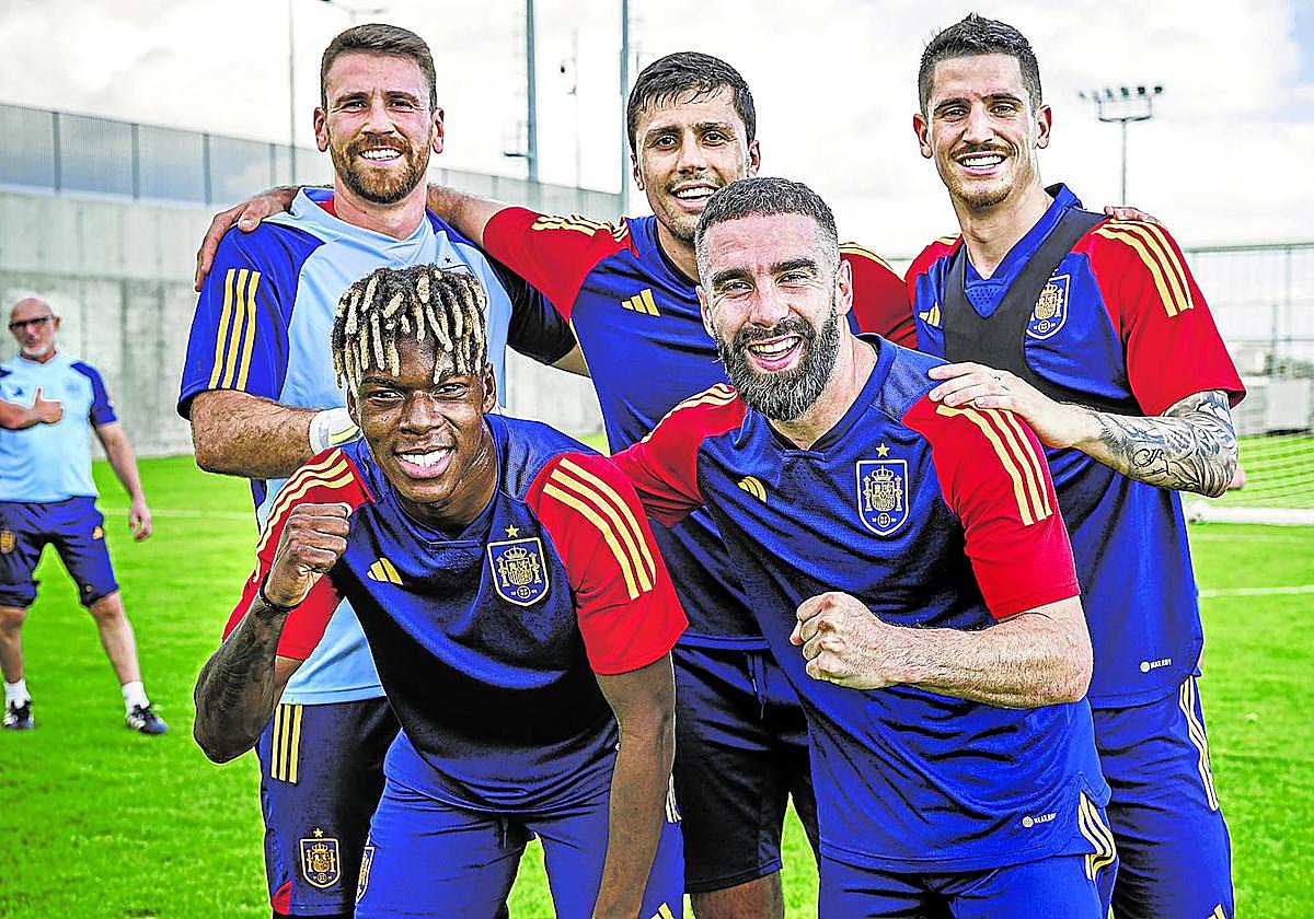 Unai Simón, Nico Williams y Oihan Sancet, en una convocatoria con España de esta temporada.