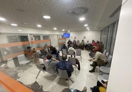 Una sala de espera de las Urgencias de Txagorritxu saturada durante una época de virus respiratorios.