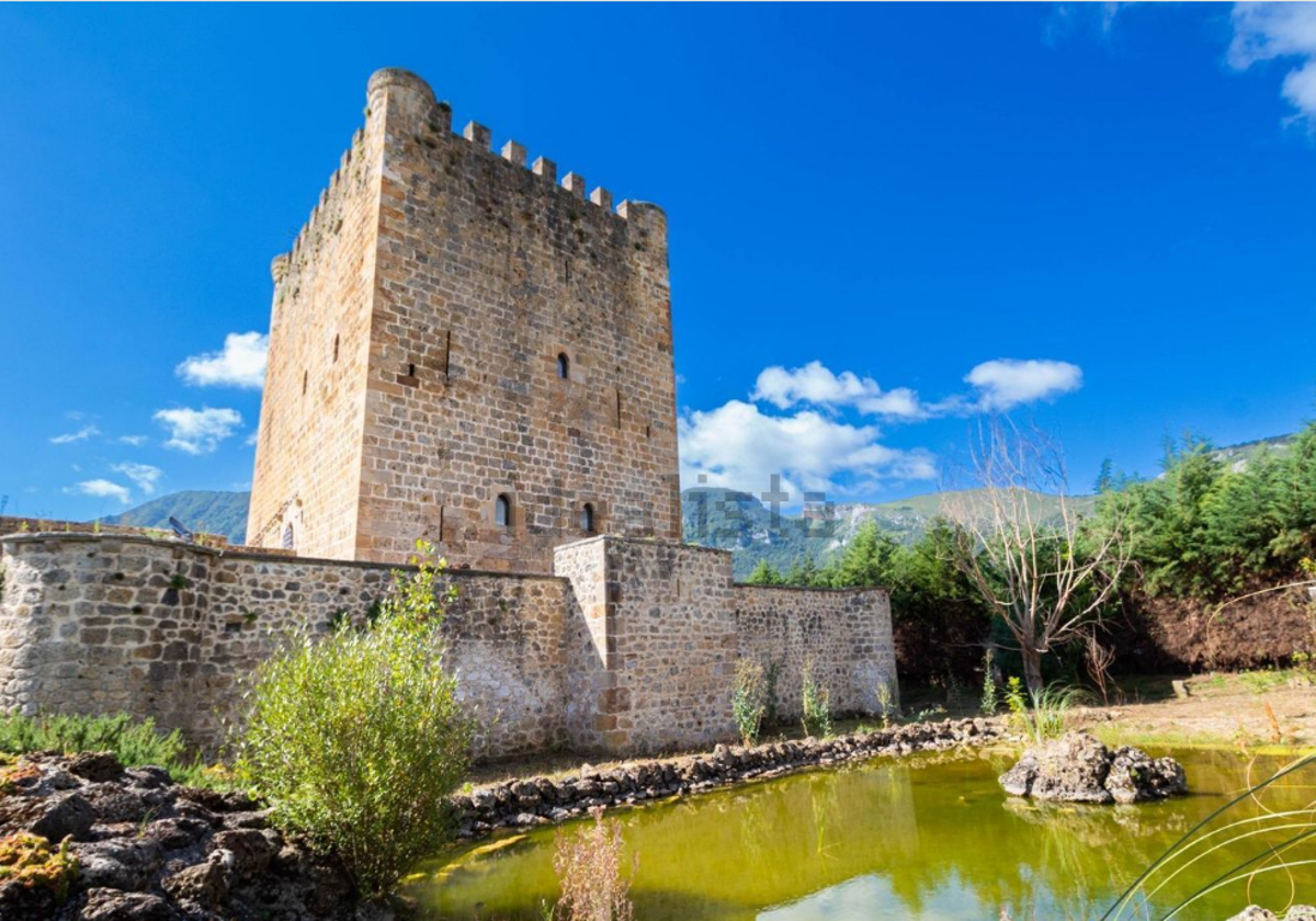 El lujoso castillo del Valle de Mena que se vende por más de millón y medio de euros