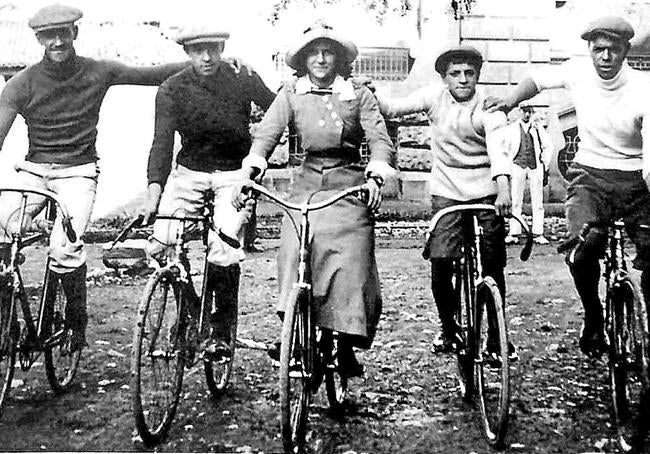 Los hermanos Adarraga en 1910, con Ramón el segundo por la izquierda.