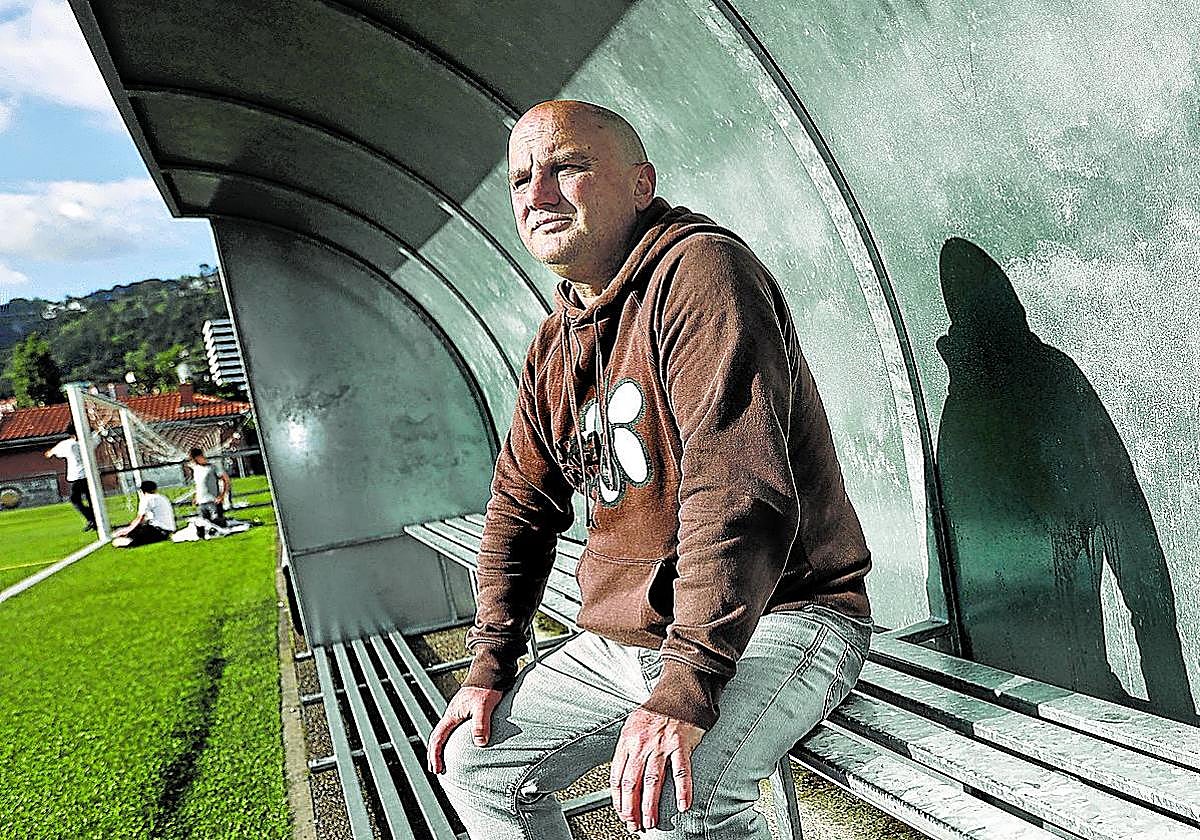 Juan Carlos Marco 'Marquitos' deja los banquillos del Santutxu tras dos décadas en el club.