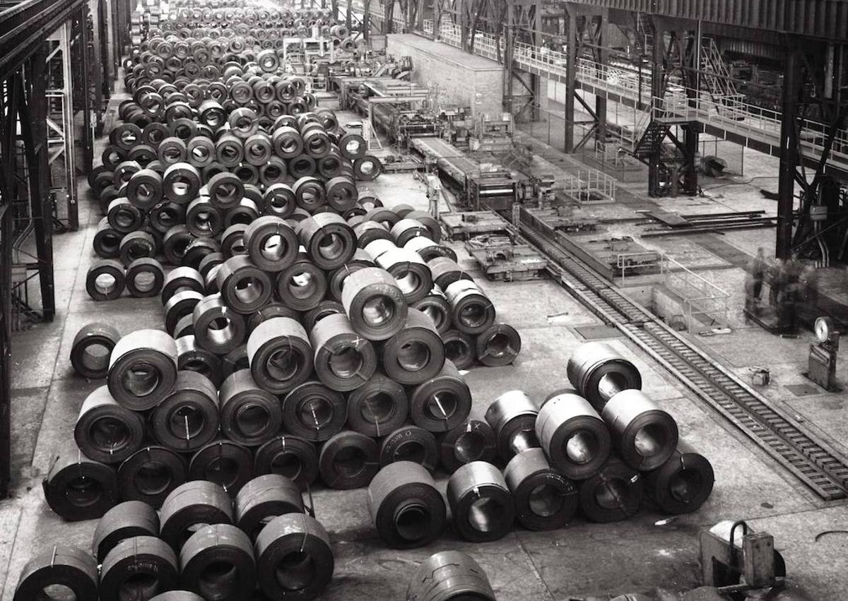 Imagen secundaria 1 - Imágenes del interior y del exterior del tren de laminación.