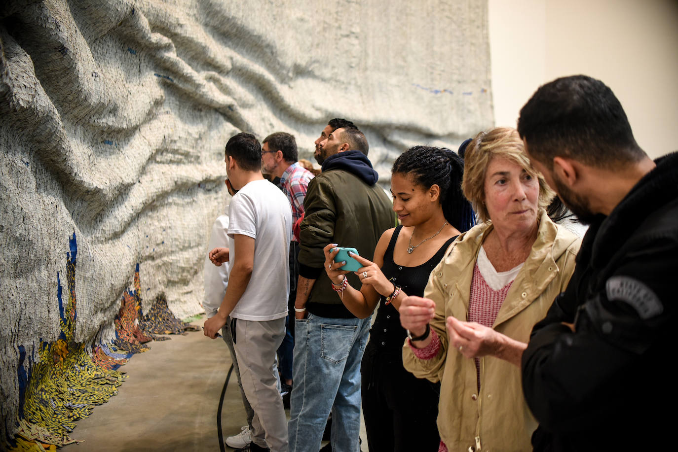 Descubriendo 'Mar creciente', de El Anatsui.