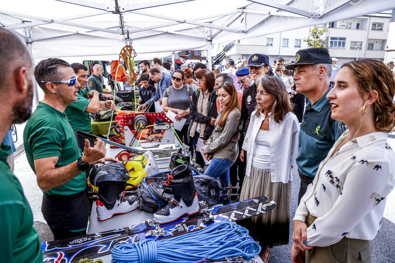 La jornada de puertas abiertas de la Guardia Civil de Vitoria, en imágenes