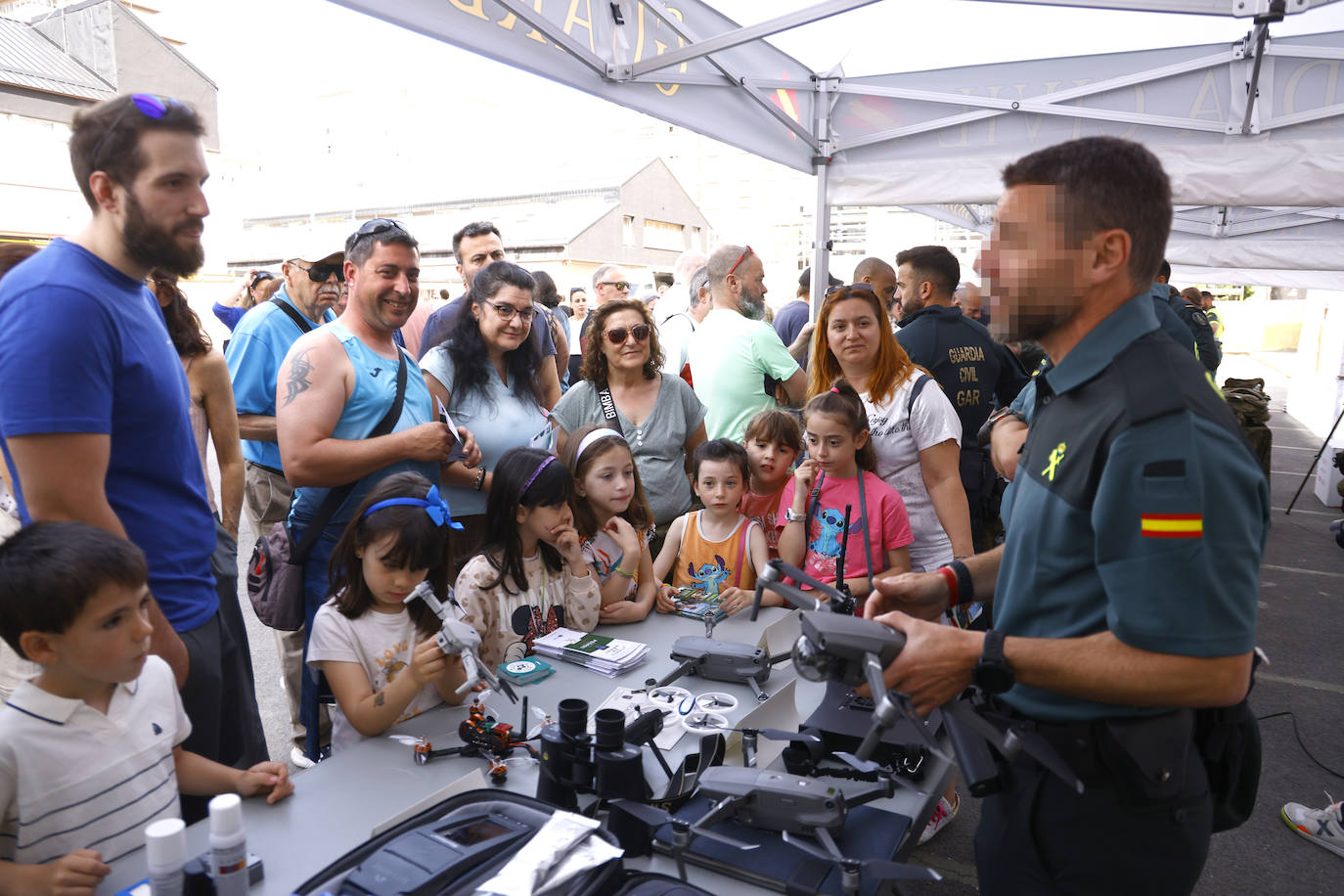 La jornada de puertas abiertas de la Guardia Civil de Vitoria, en imágenes