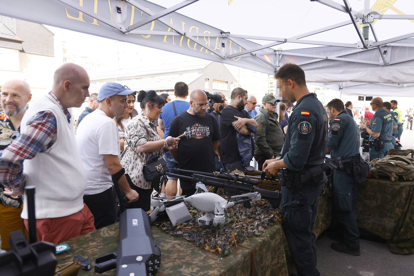 La jornada de puertas abiertas de la Guardia Civil de Vitoria, en imágenes