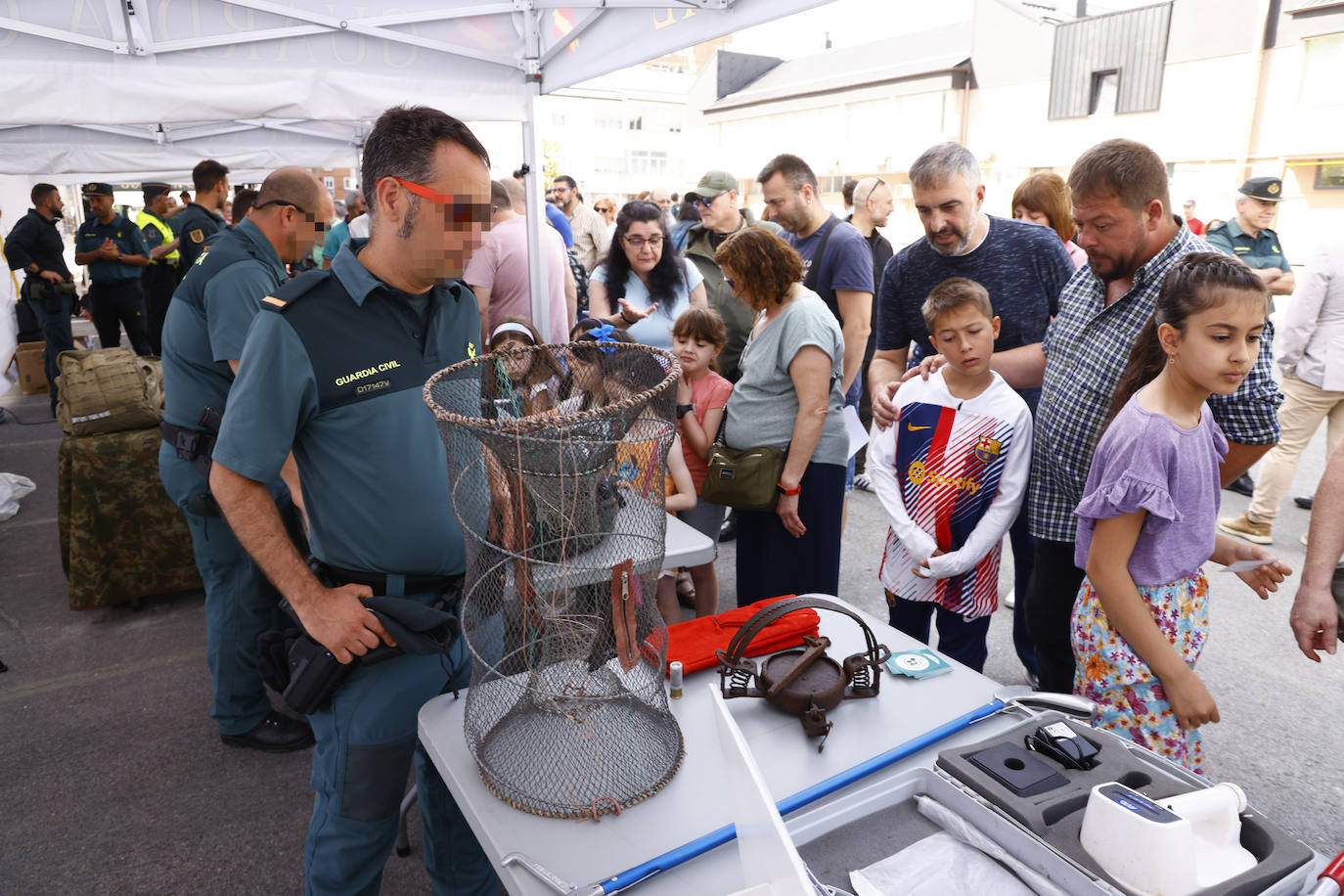 La jornada de puertas abiertas de la Guardia Civil de Vitoria, en imágenes