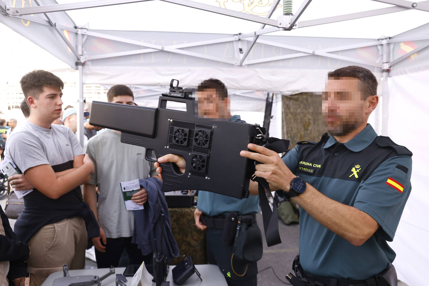 La jornada de puertas abiertas de la Guardia Civil de Vitoria, en imágenes